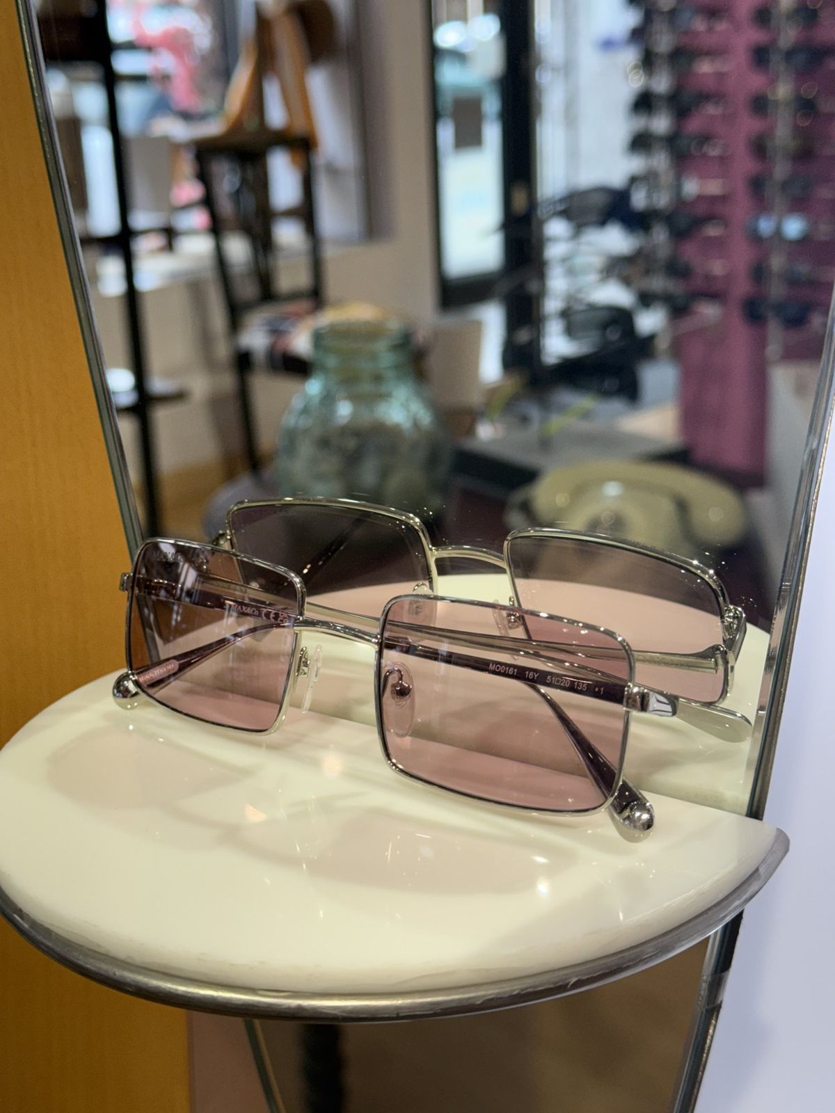 Gafas de sol metálicas con lente rosada