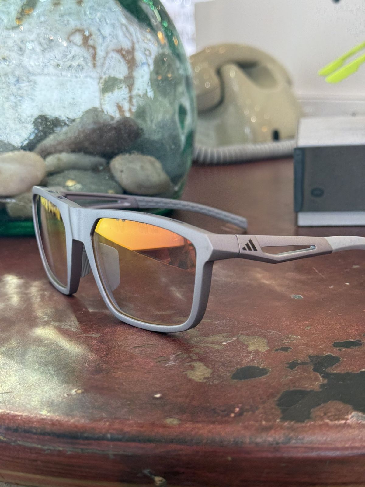 Gafas deportivas con lente espejada naranja